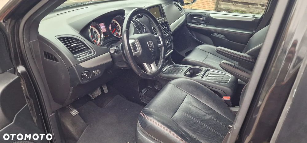 Dodge Grand Caravan - 16