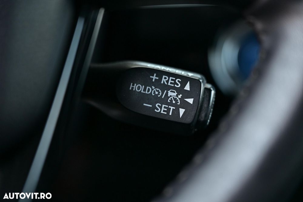Toyota Prius - 30