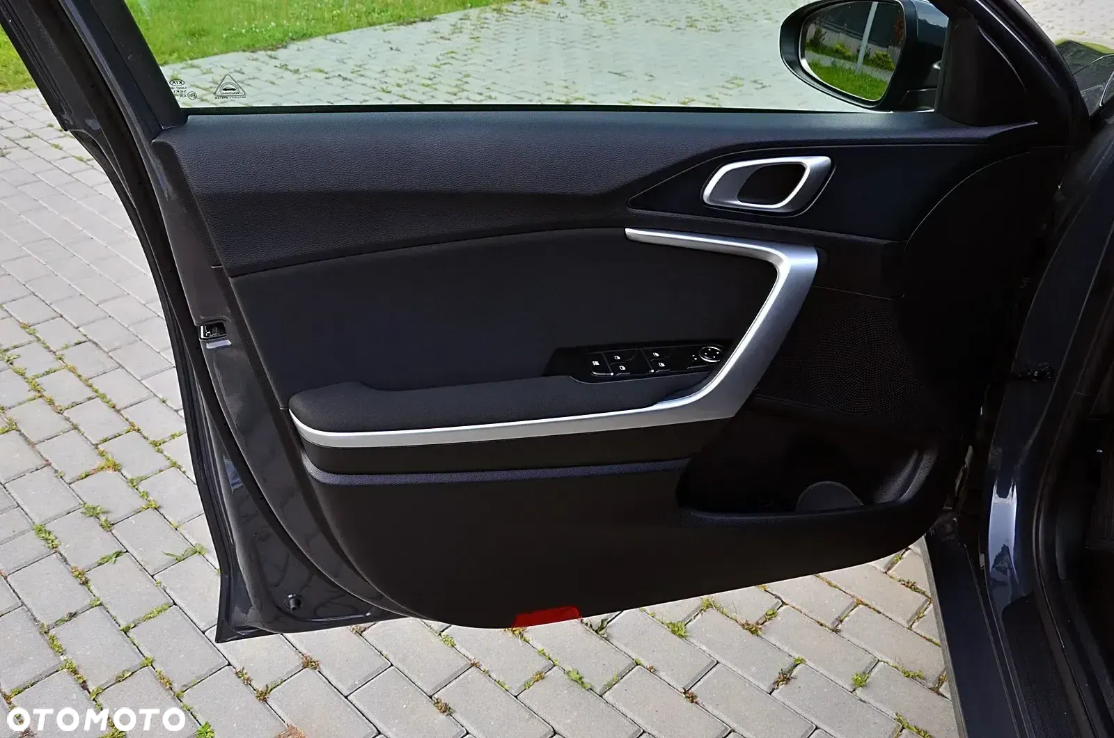 Kia Ceed - 32