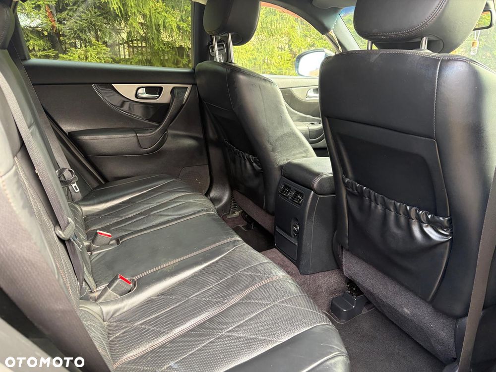 Infiniti QX70 - 19