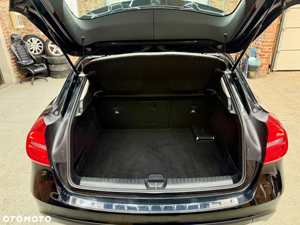 Mercedes-Benz GLA 180 7G-DCT Urban - 13