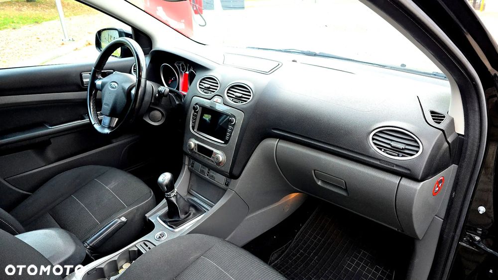 Ford Focus 1.8 FF Platinium X - 26