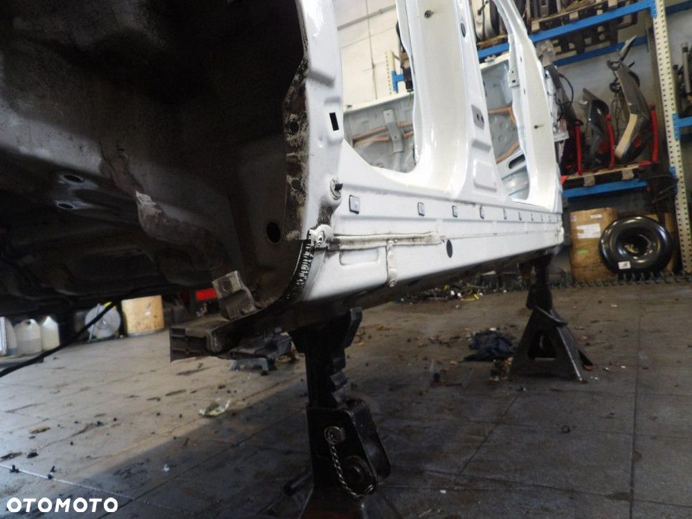 SSANGYONG TIVOLI GRAND PRÓG PRAWY  WAA - 2