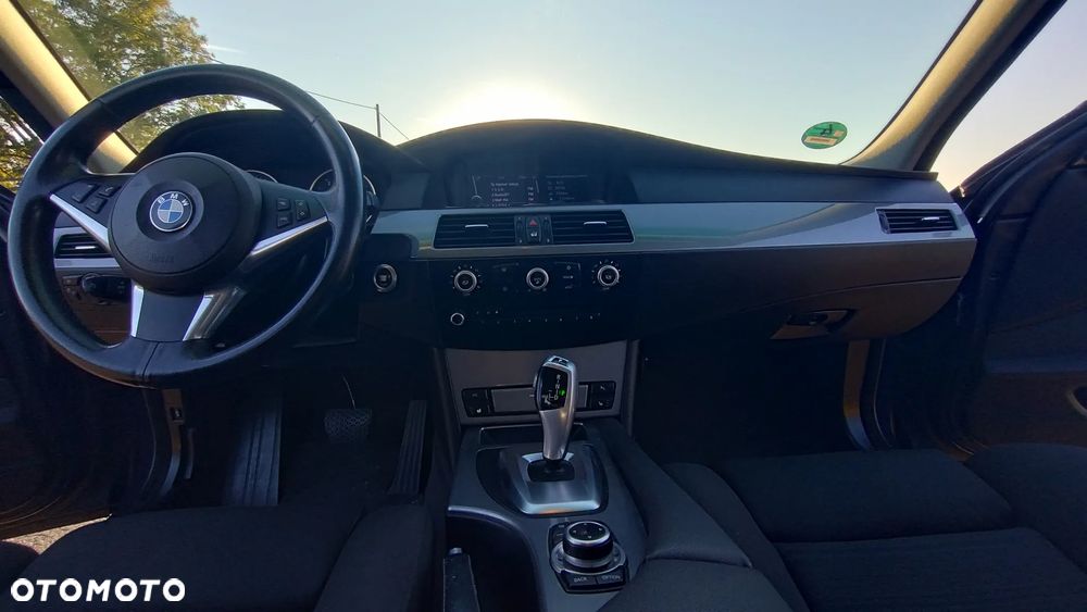 BMW Seria 5 520d Touring - 16