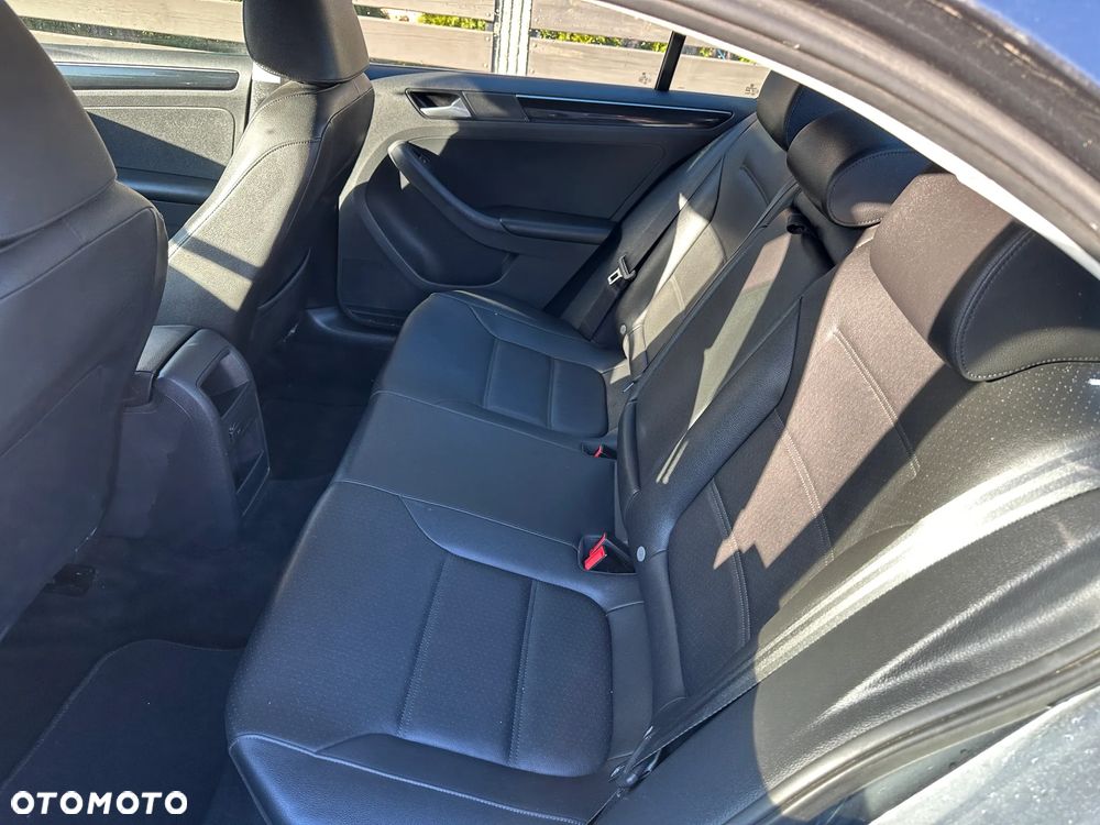 Volkswagen Jetta - 8