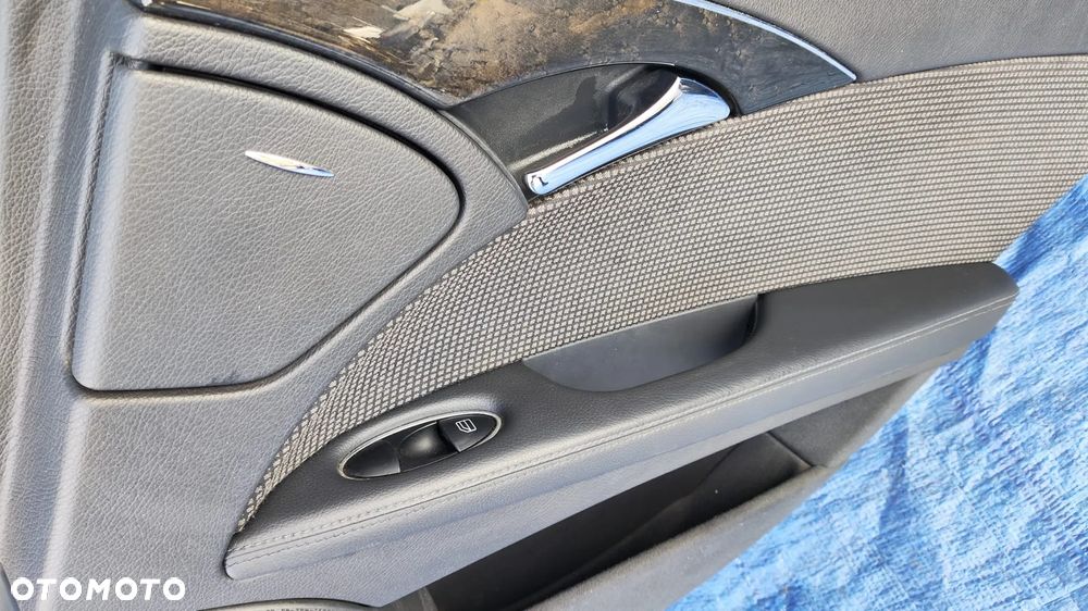 BOCZKI BOCZEK TAPICERKA DRZWI LEWY PRAWY TYŁ ROLETA ŻALUZJA KOMPLET A2118100520 A2118100620 A2117302663 A2118100830 A2117302563 A2118100730 MERCEDES E-KLASA W211 - 3