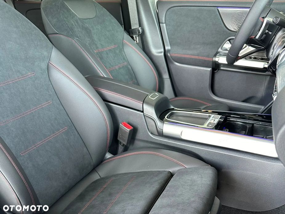 Mercedes-Benz GLB 200 AMG Line 7G-DCT - 10