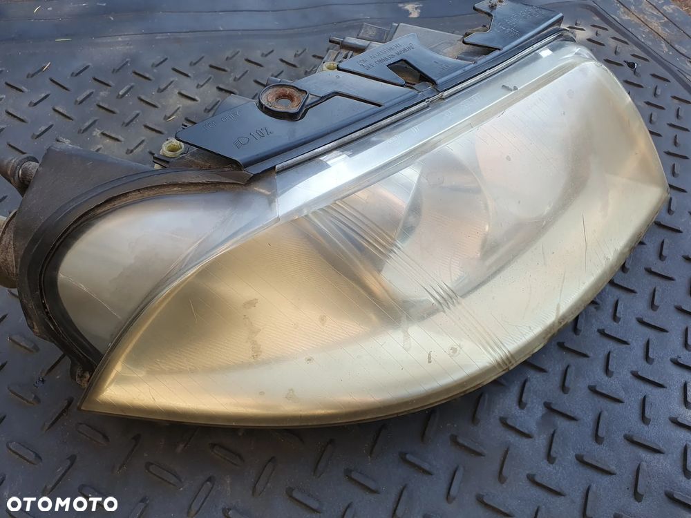VW PASSAT B5 LIFT REFLEKTOR LAMPA PRAWA PRAWY PRZÓD 3B0941016AN HELLA ORYGINAŁ - 2