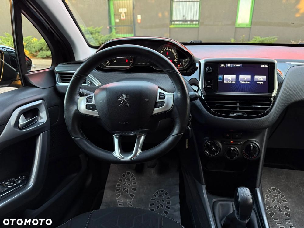 Peugeot 2008 1.2 Pure Tech Allure S&S - 33