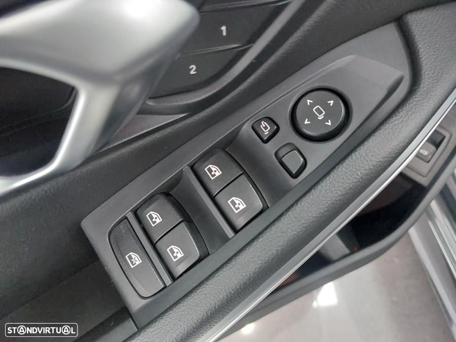 BMW 330 e Pack 50 anos M Auto - 17