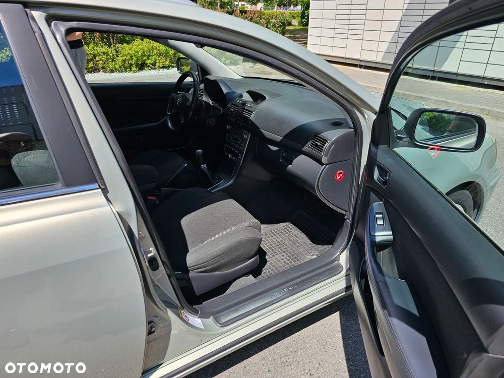 Toyota Avensis 2.0 D-4D High - 5