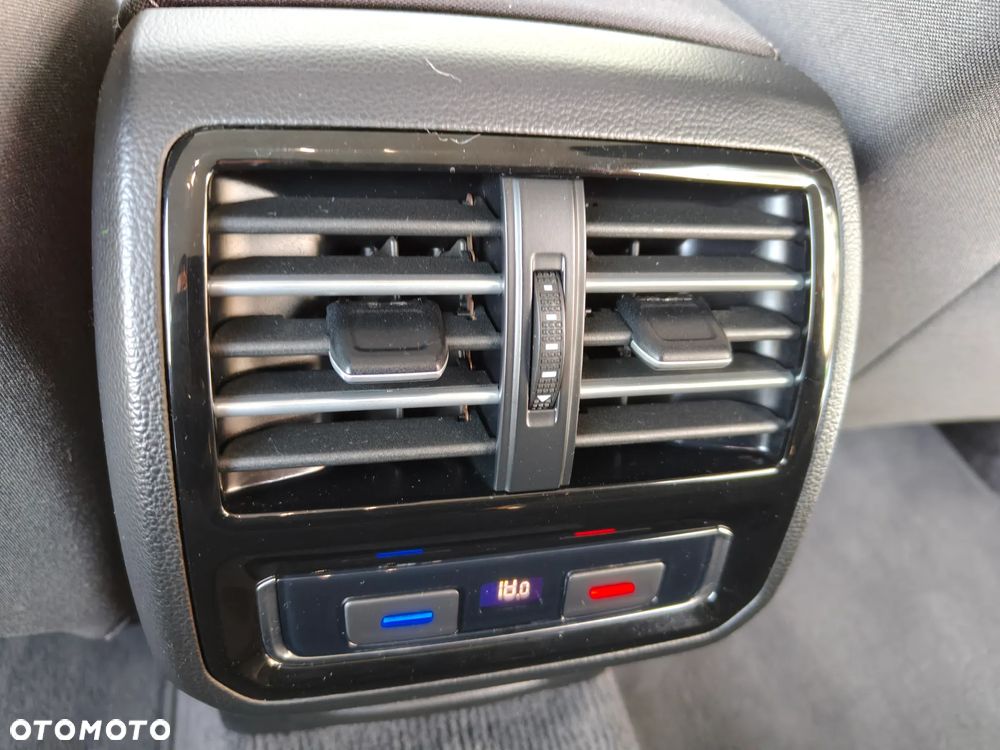 Volkswagen Passat 2.0 TDI SCR DSG Comfortline - 24