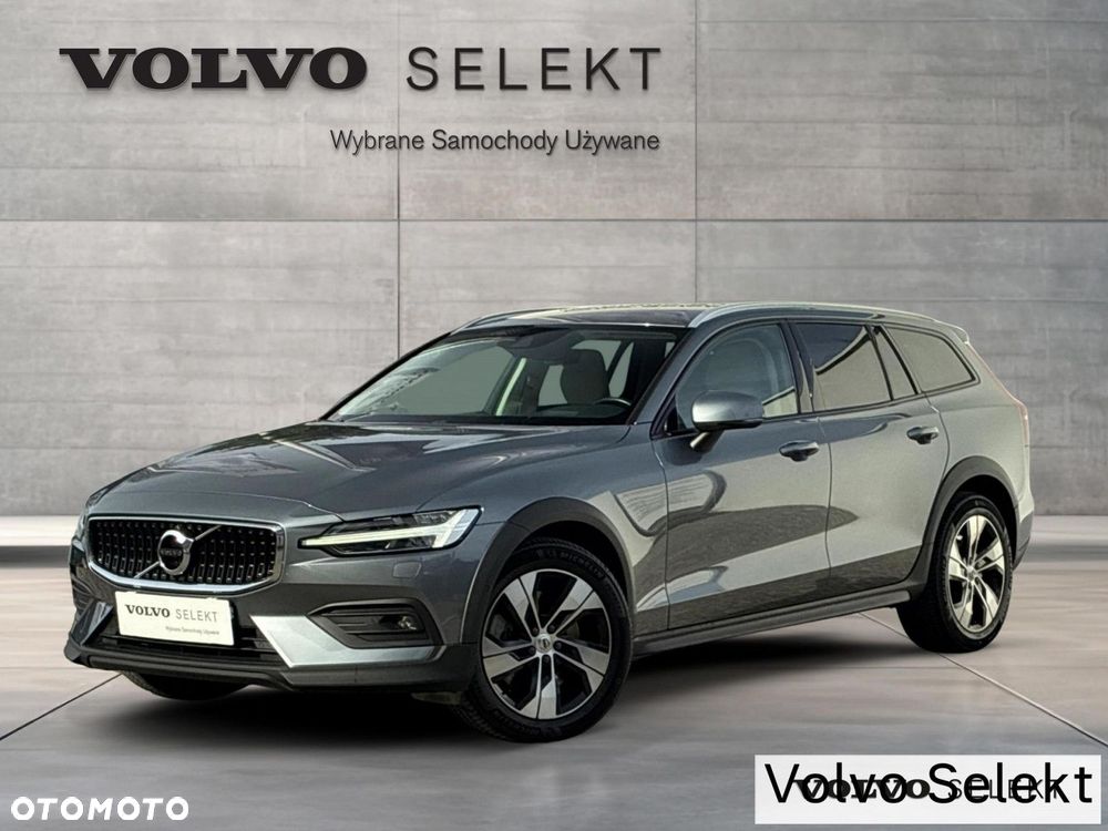Volvo V60 Cross Country - 1