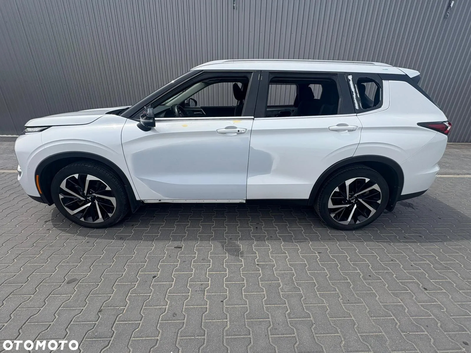 Mitsubishi Outlander - 3