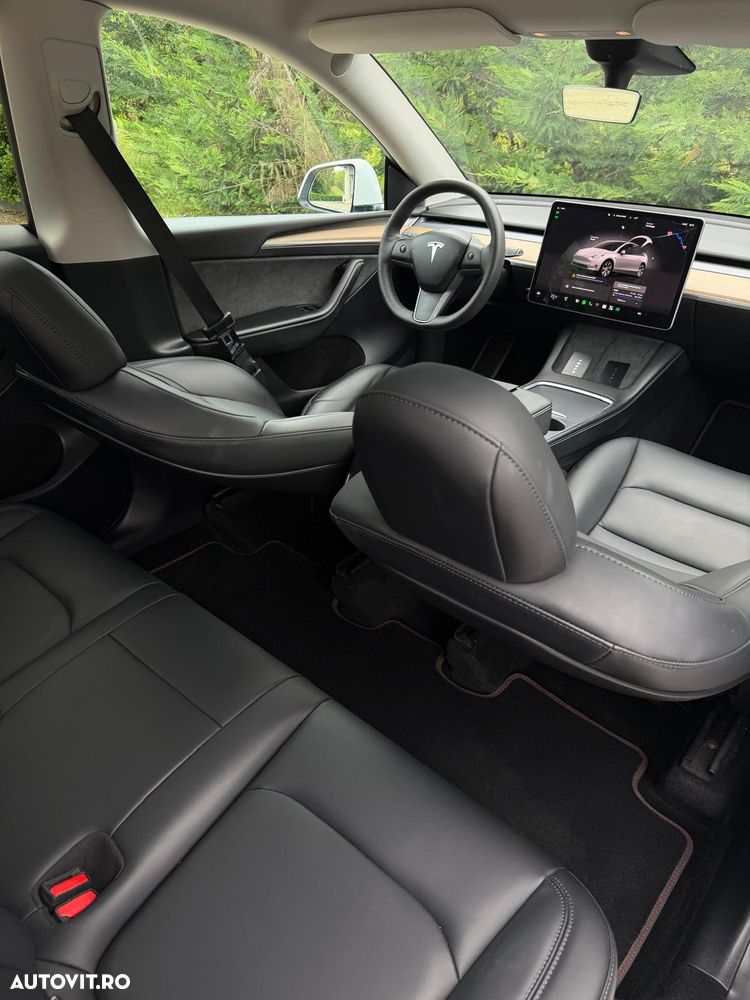 Tesla Model Y - 14