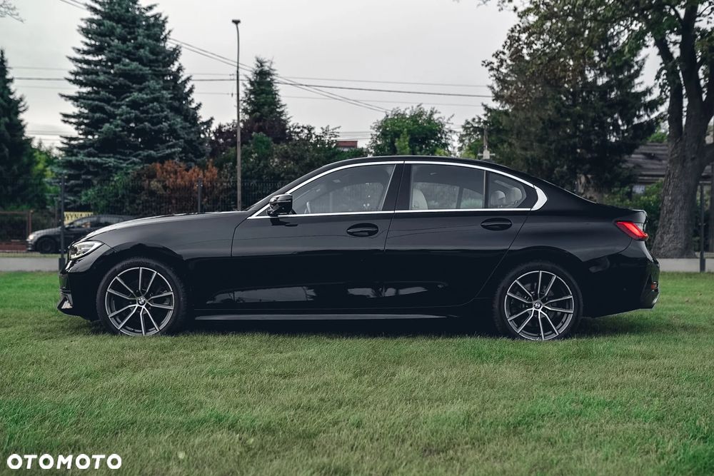 BMW Seria 3 330i xDrive Sport Line - 11