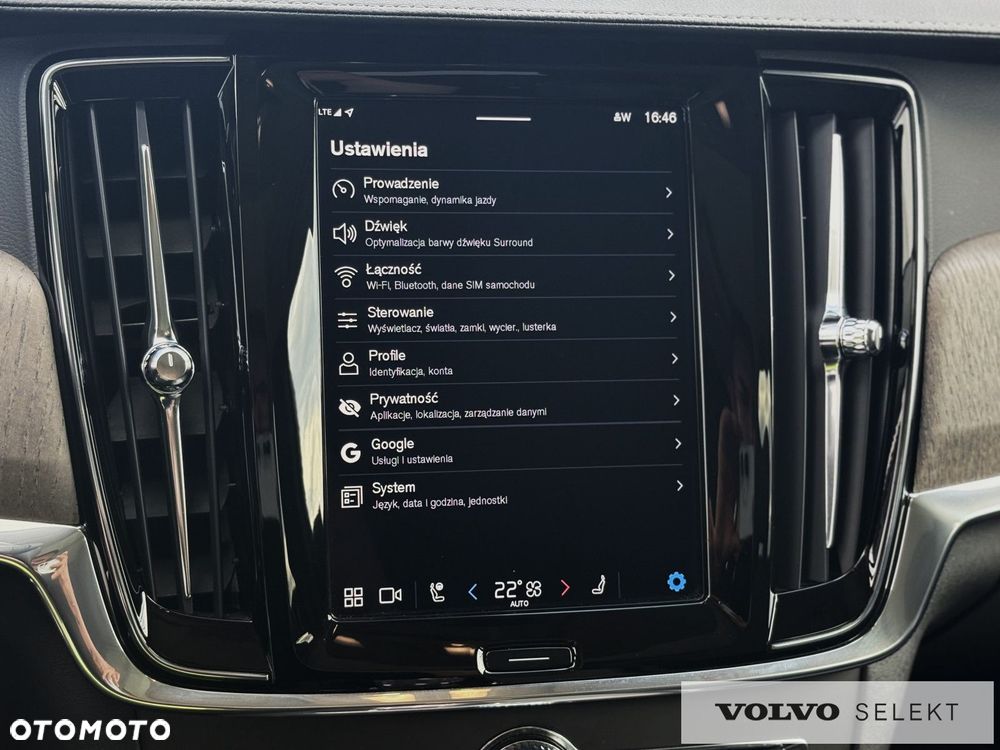 Volvo V90 Cross Country - 16