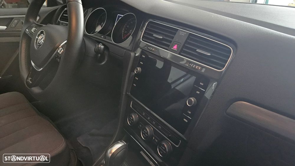 VW Golf 2.0 TDI R-Line DSG - 19