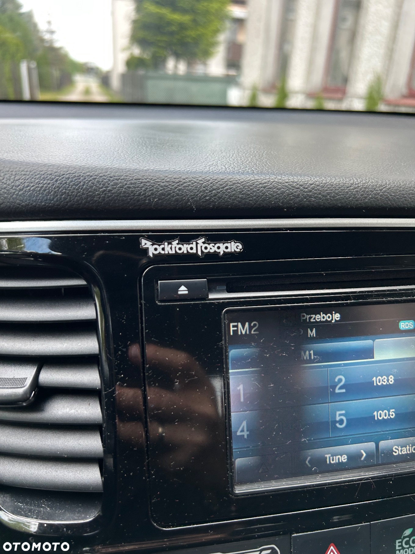 Mitsubishi Outlander 2.0 Instyle + 4WD CVT - 32