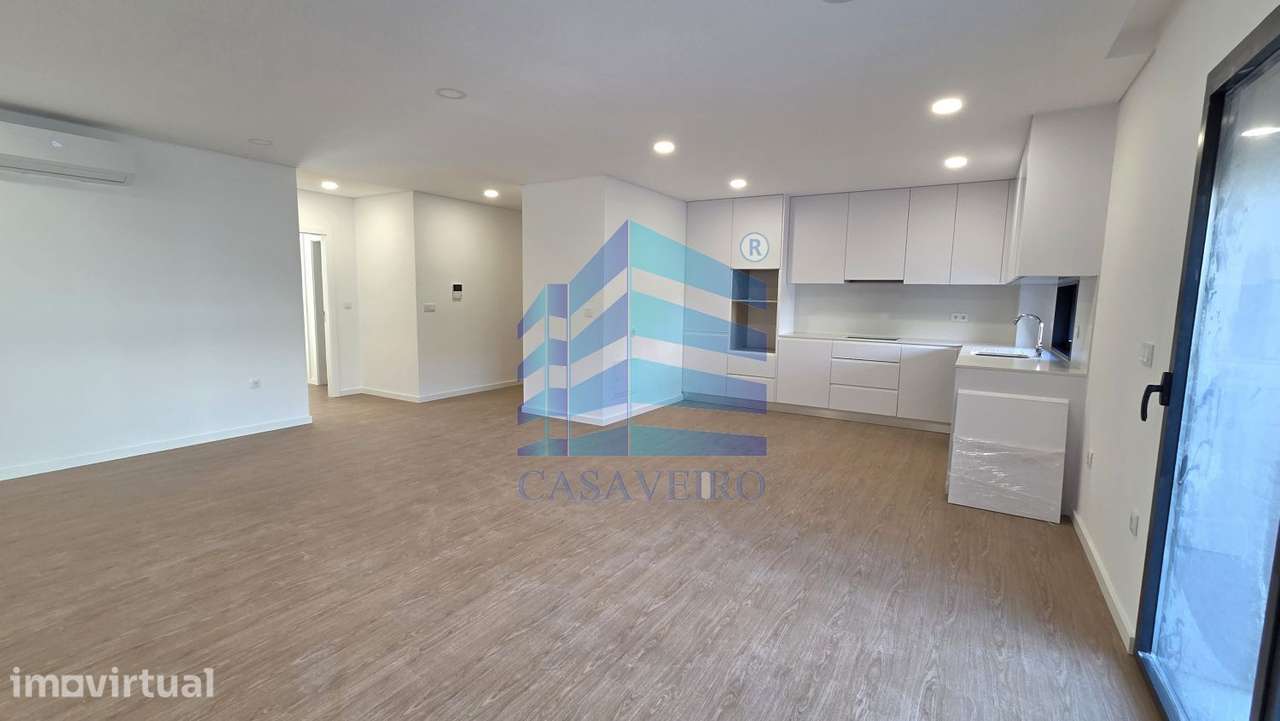 Apartamento T2  com varanda no centro de Esgueira - Grande imagem: 3/13