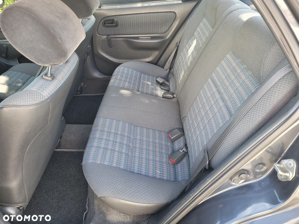 Toyota Corolla 1.6 16V GLi - 10