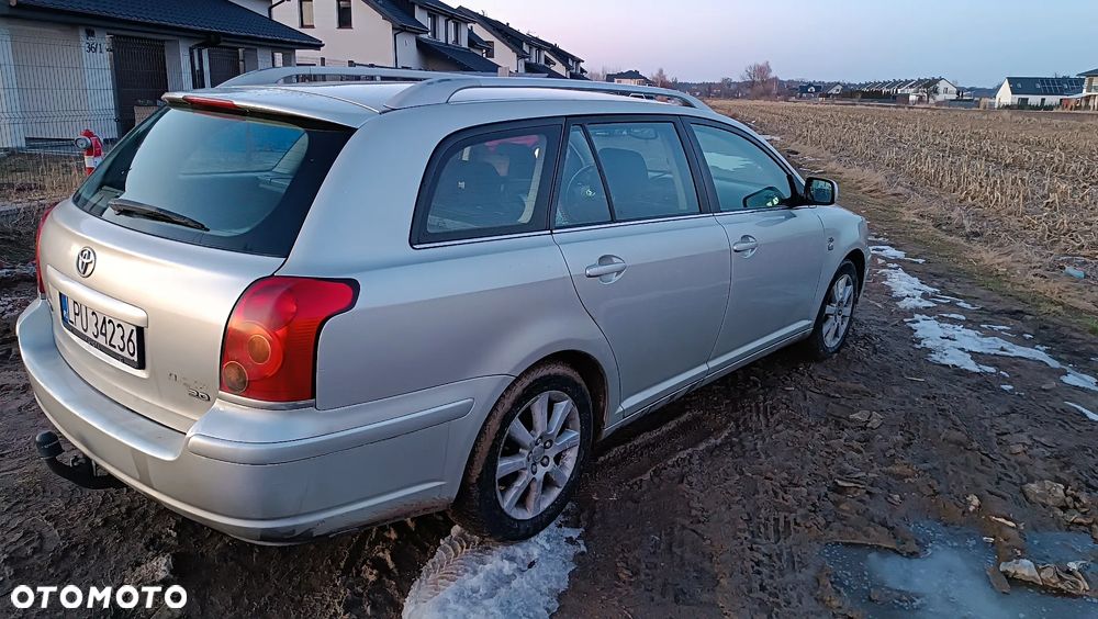 Toyota Avensis 2.0 D-4D - 10
