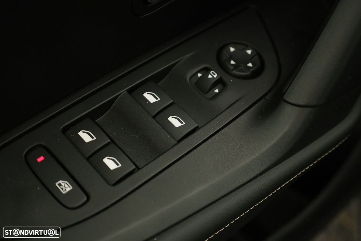 Peugeot 2008 1.2 PureTech Allure - 19