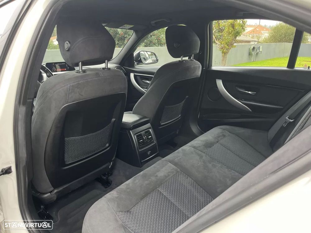 BMW 320 i Pack M Auto - 32
