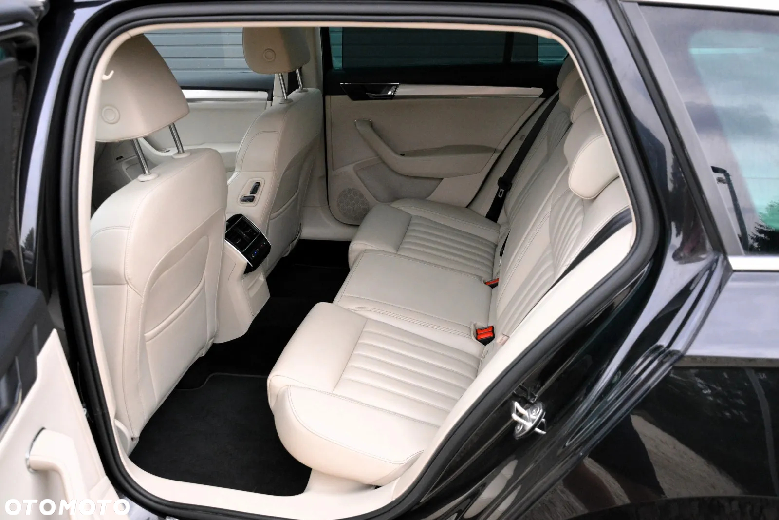 Skoda Superb 2.0 TDI SCR L&K DSG - 36