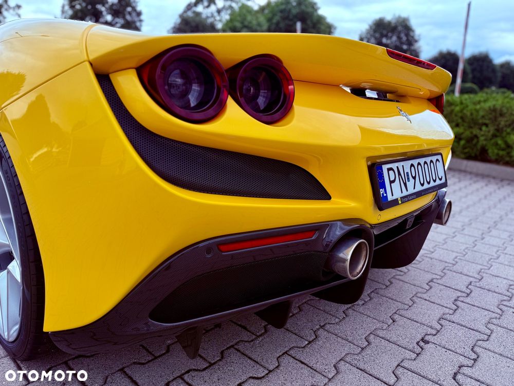 Ferrari F8 Spider - 10