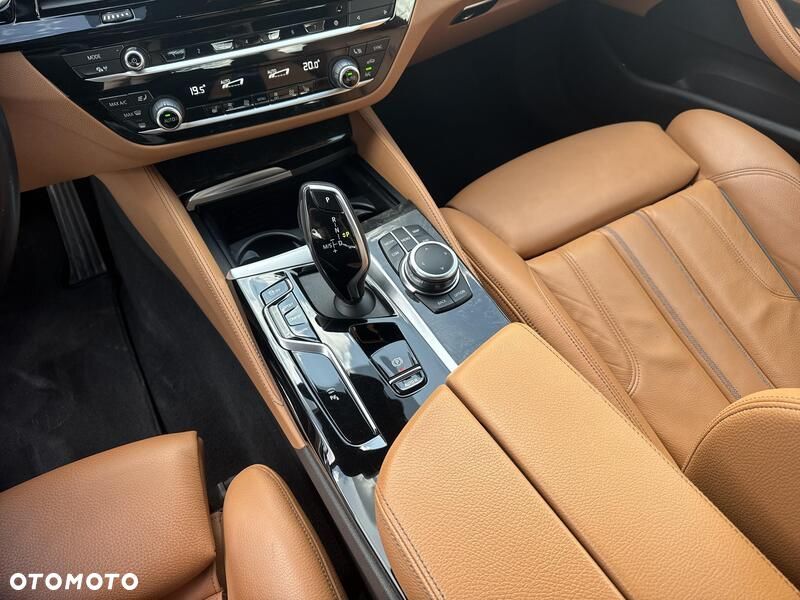BMW Seria 5 518d mHEV - 15