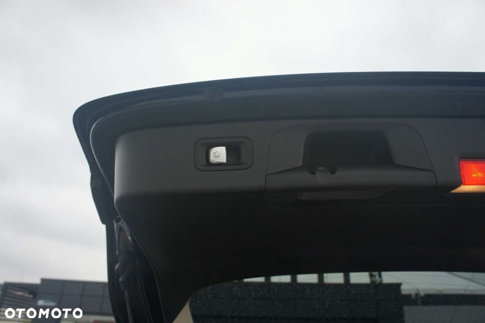 Mercedes-Benz GLC - 24