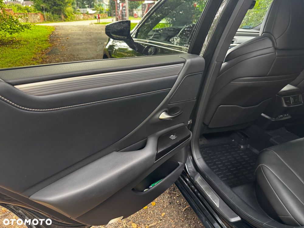 Lexus ES 300h F Sport - 11