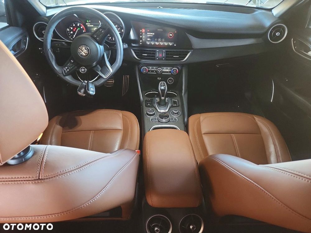 Alfa Romeo Giulia - 8