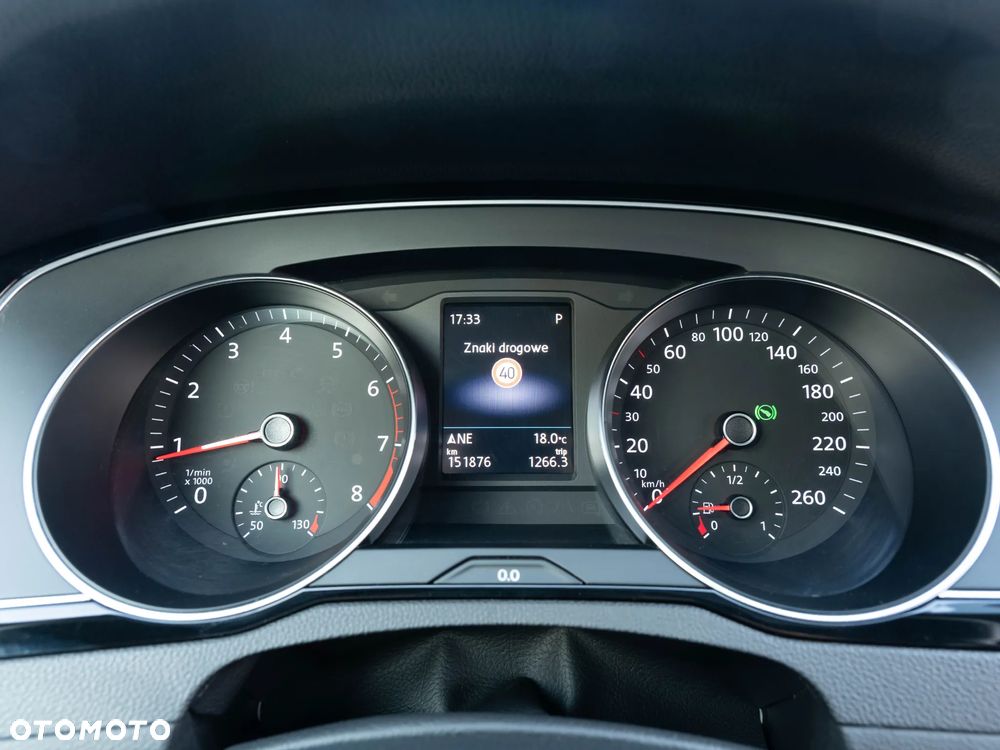 Volkswagen Passat - 29