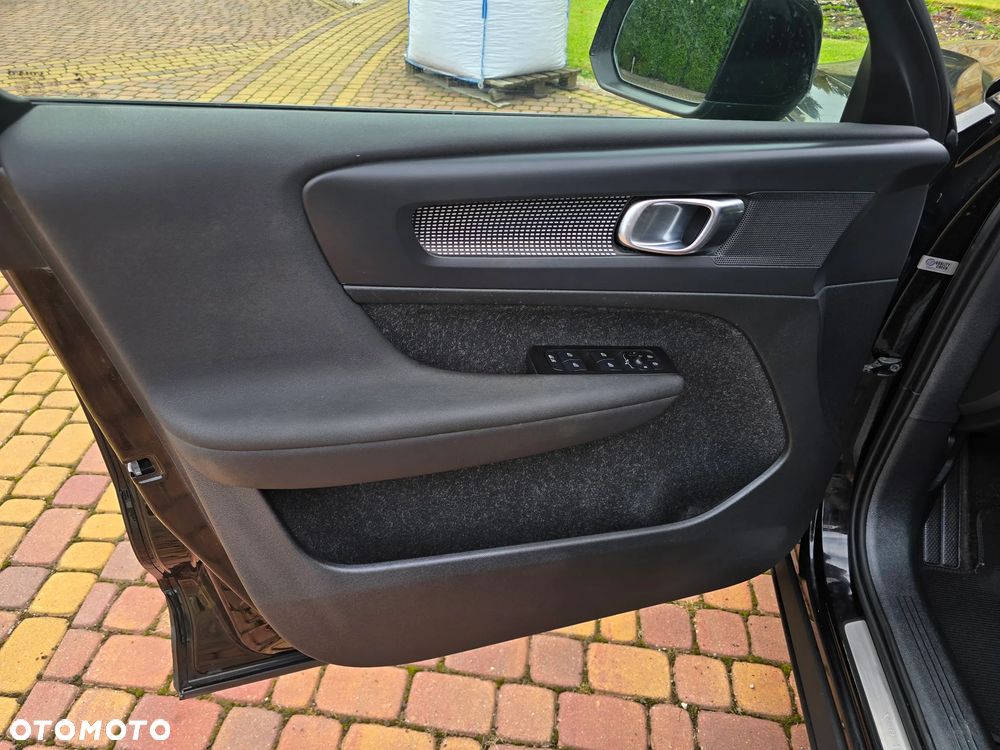 Volvo XC 40 B4 Ultra Black Edition - 36