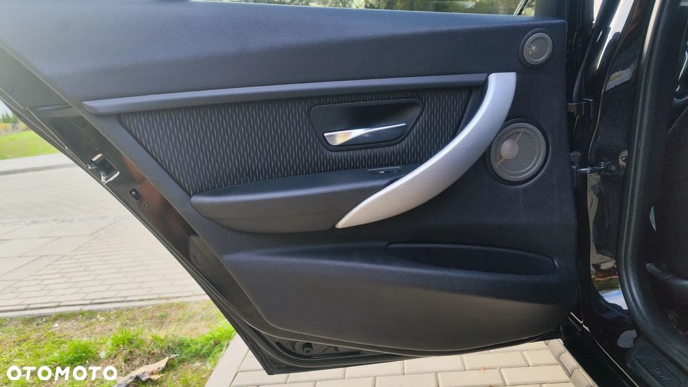 BMW Seria 3 320d - 25