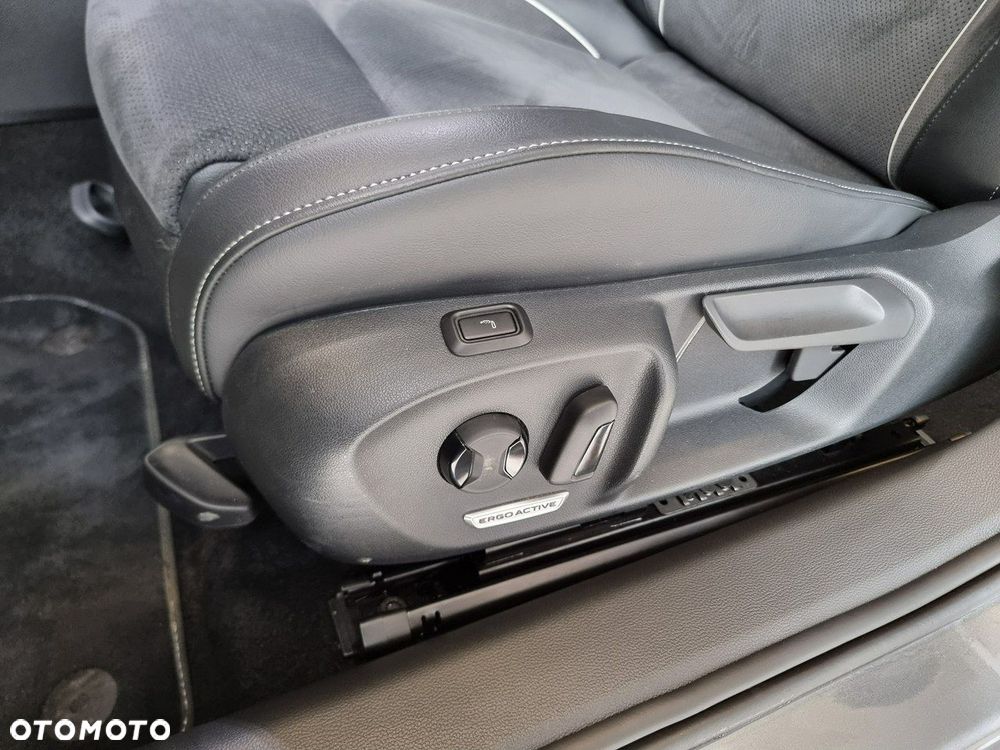 Volkswagen Passat - 13