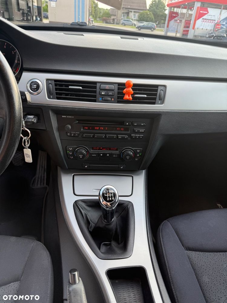 BMW Seria 3 320i - 15