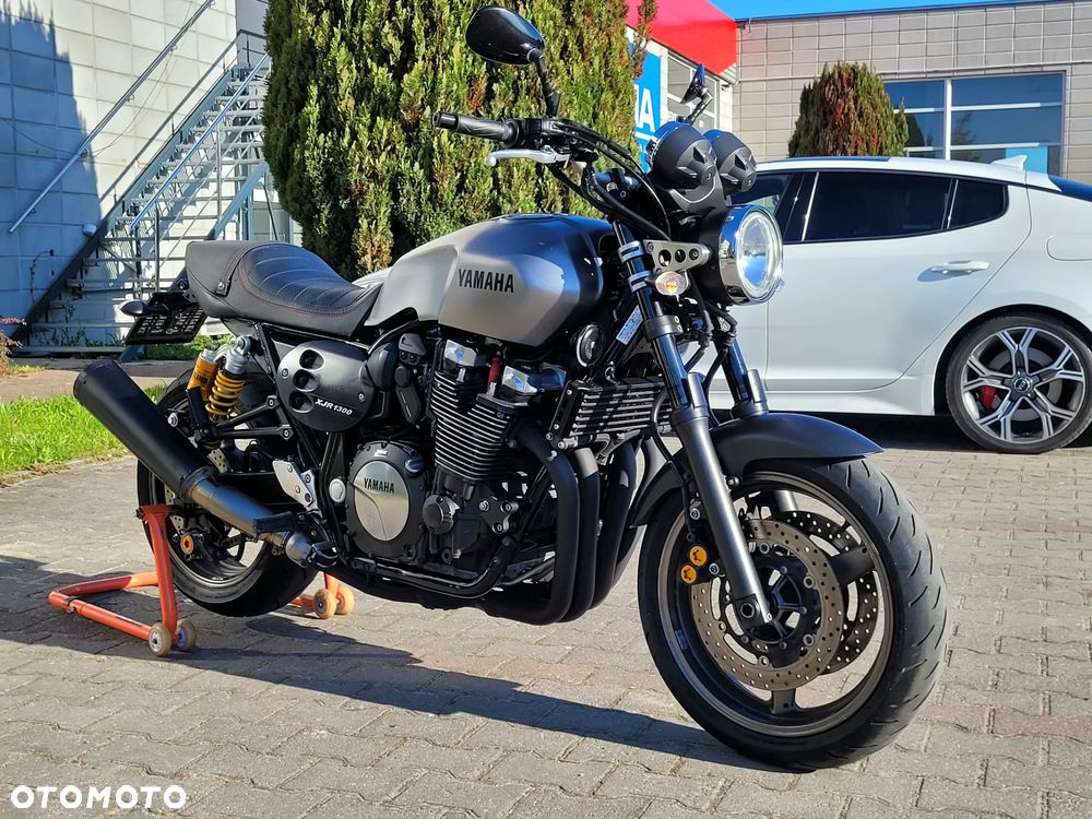 Yamaha XJR - 21