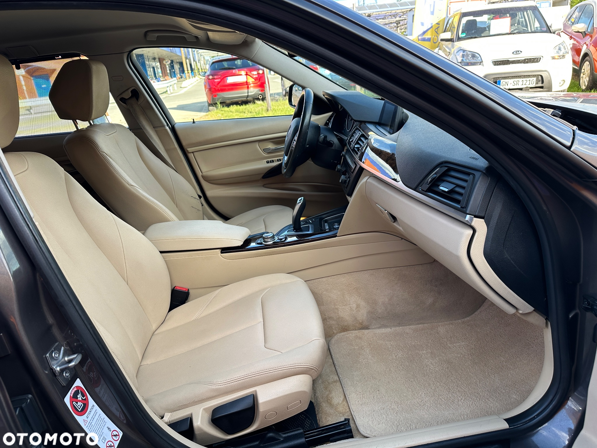 BMW Seria 3 318d DPF Touring Edition Exclusive - 24