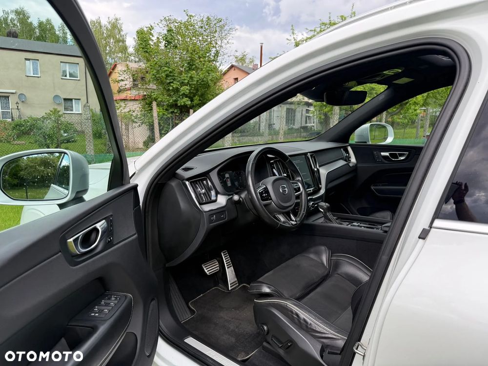 Volvo XC 60 T5 AWD R-Design - 13