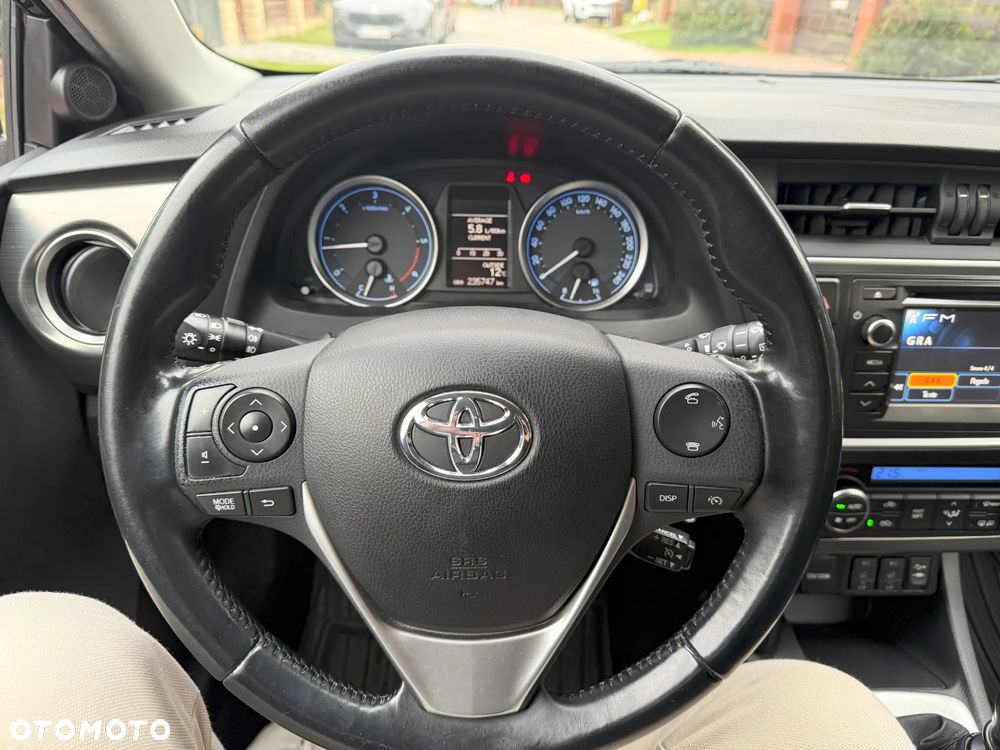Toyota Auris 2.0 D-4D Executive - 26