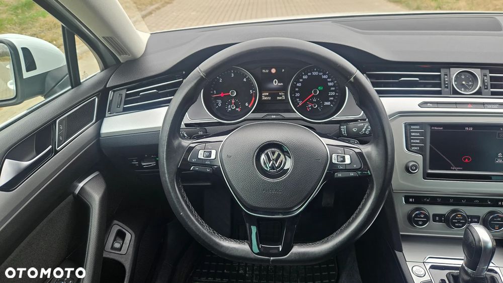 Volkswagen Passat - 17