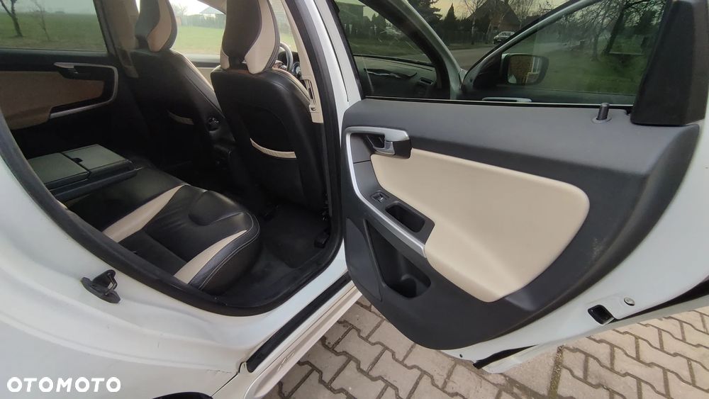 Volvo XC 60 D3 R Design - 15