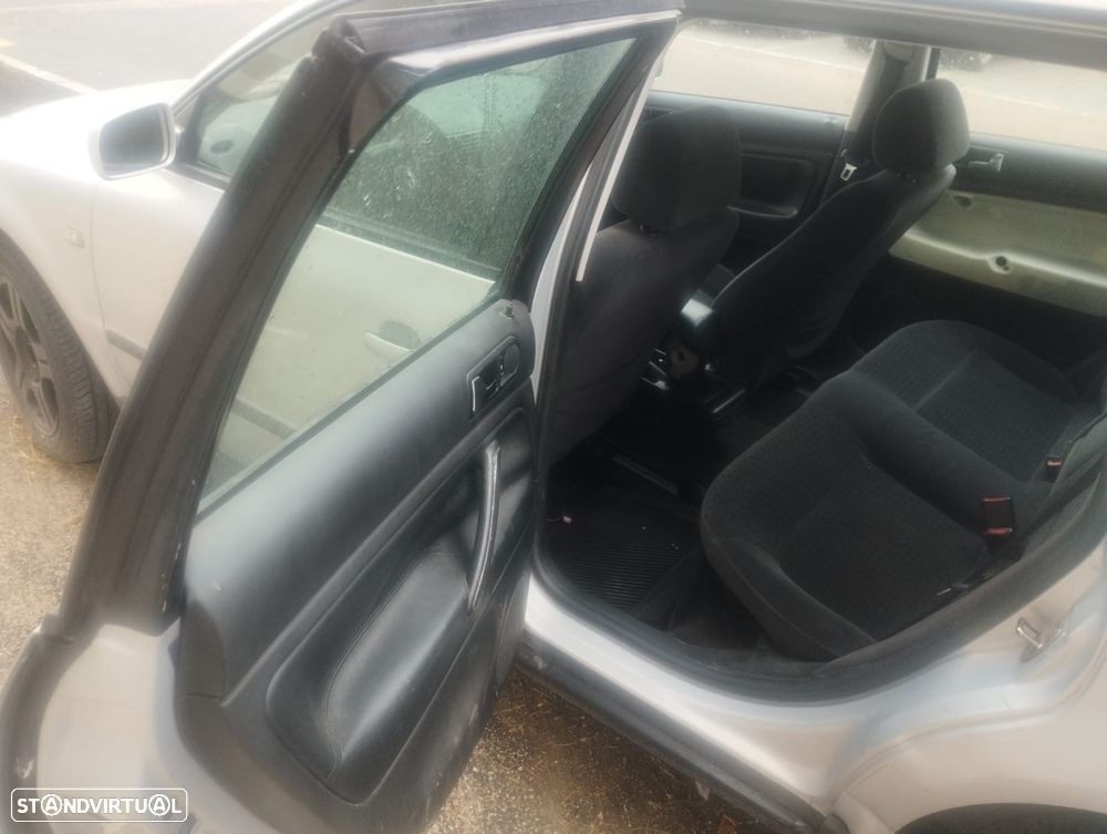 VW Passat 1.9 TDi Confortline - 9