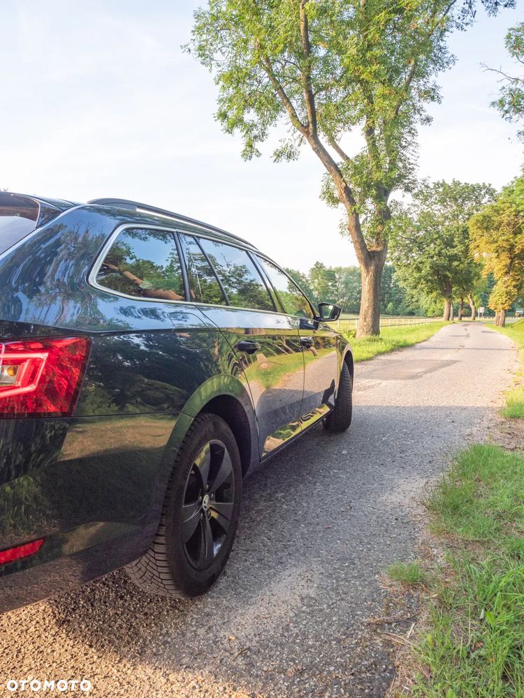 Skoda Superb 2.0 TDI SCR 4x4 Ambition DSG - 9