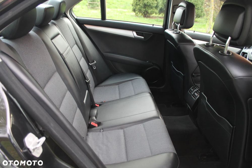 Mercedes-Benz Klasa C 180 CDI DPF (BlueEFFICIENCY) 7G-TRONIC Avantgarde - 10