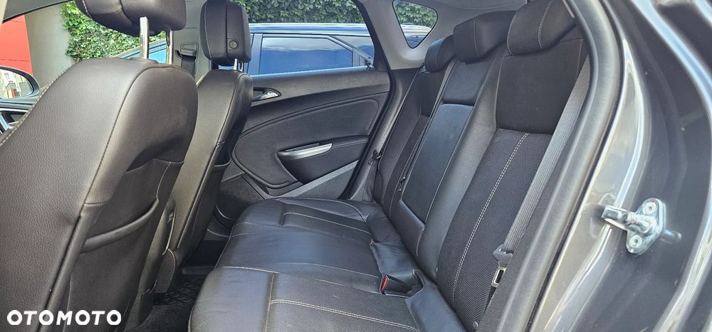 Opel Astra 1.6 T Cosmo - 8