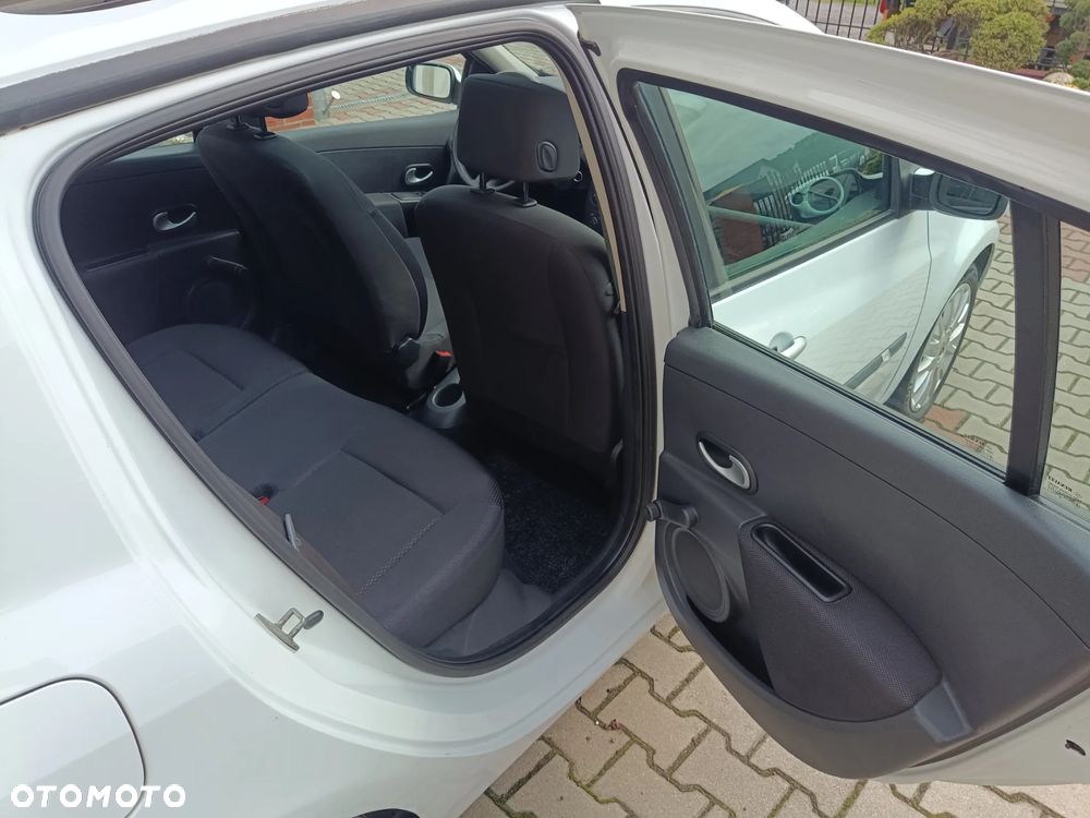 Renault Clio 2.0 16V Privilege - 14